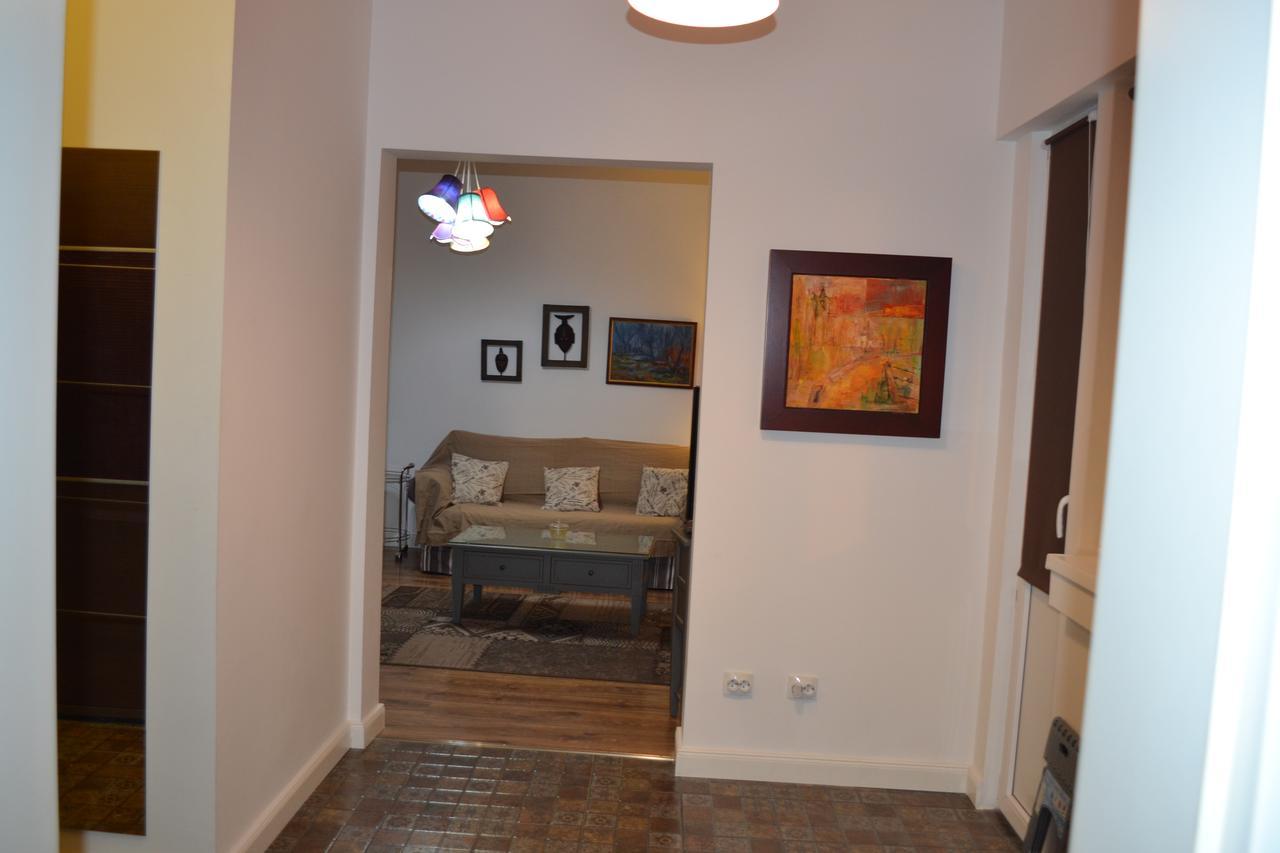 Victoria Plaza Two Bdr Apt Appartamento Bucarest Esterno foto