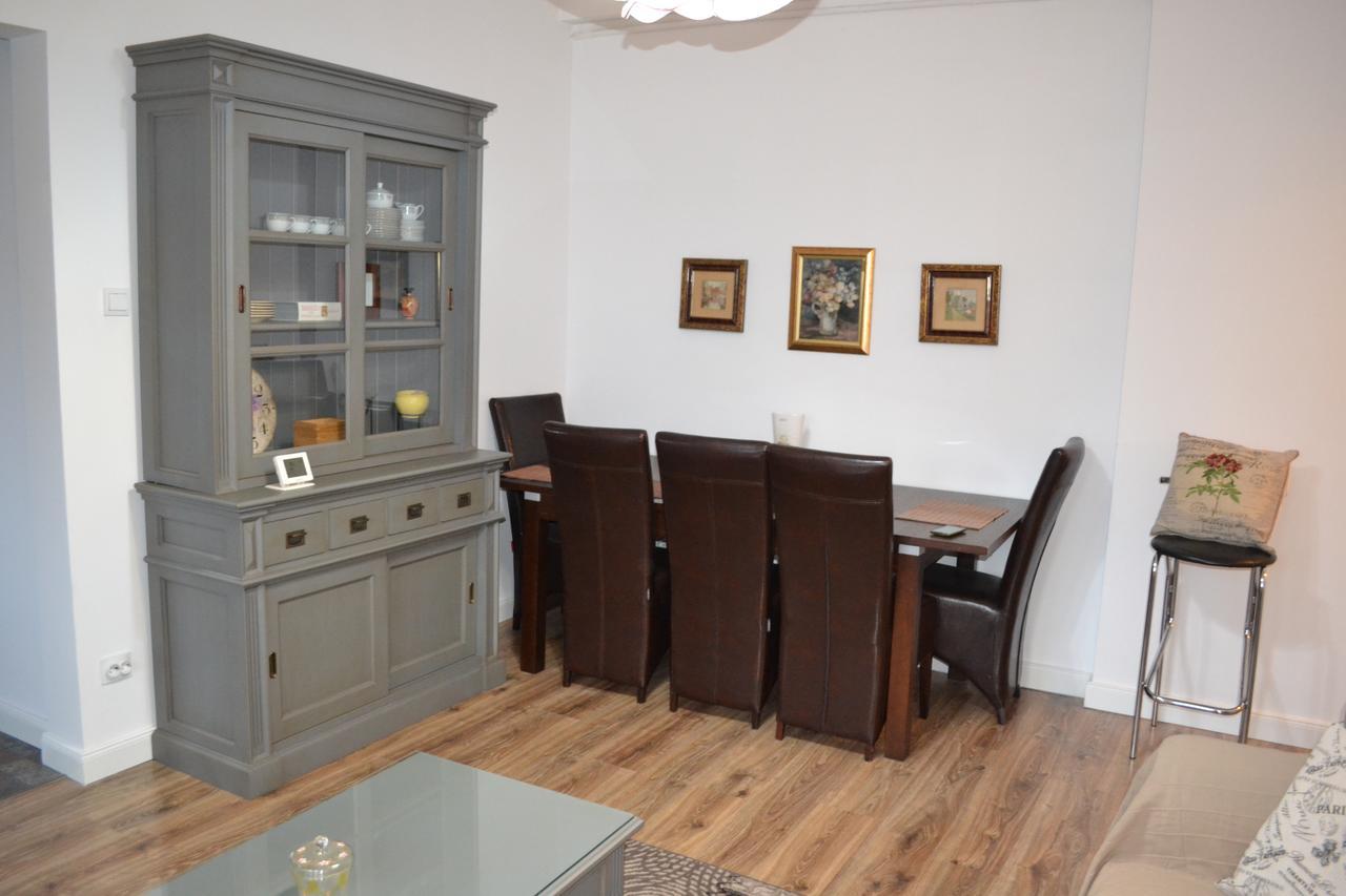Victoria Plaza Two Bdr Apt Appartamento Bucarest Esterno foto